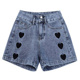 Schwarze Shorts mit Herzen